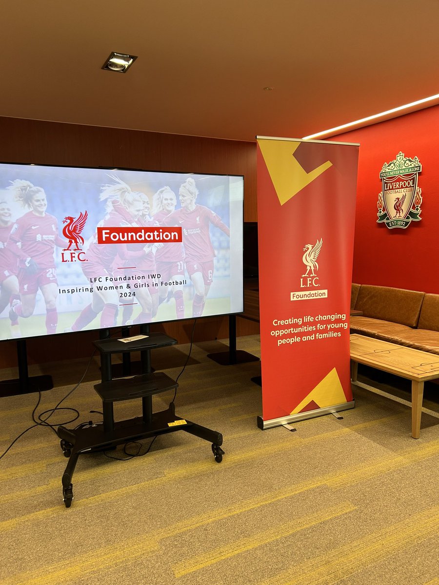 Today we are at Melwood participating in the Inspiring Women & Girls in Football event with @LFCFoundation ⚽️ @WeatherheadHigh