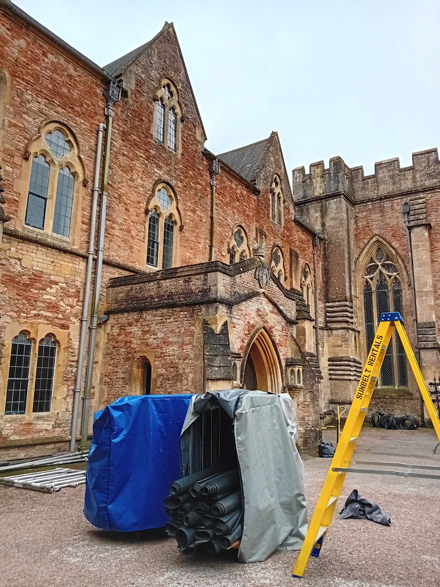 SanjeePerera1's tweet image. Wolf Hall is filming at the @BathWells Palace this week. Hate the clutter that is obscuring lovely palace pictures. But can't wait to see the new #WolfHall season.