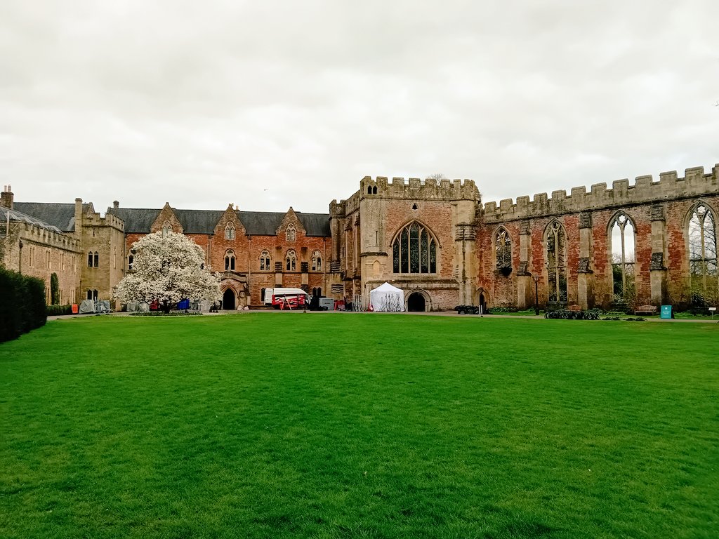 SanjeePerera1's tweet image. Wolf Hall is filming at the @BathWells Palace this week. Hate the clutter that is obscuring lovely palace pictures. But can't wait to see the new #WolfHall season.