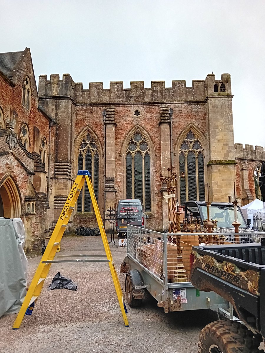 SanjeePerera1's tweet image. Wolf Hall is filming at the @BathWells Palace this week. Hate the clutter that is obscuring lovely palace pictures. But can't wait to see the new #WolfHall season.