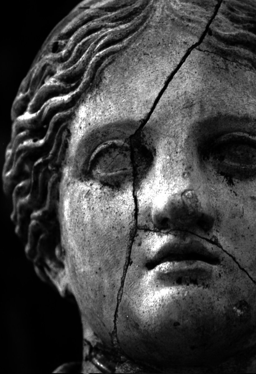 Good morning dear friends.

I have been walking over the last 2 years trying to understand and fit into the web 3.0 universe.  However, I confess that I have not yet found the formula, if there is one.  I have realized that there is no way to simply transpose physical works into