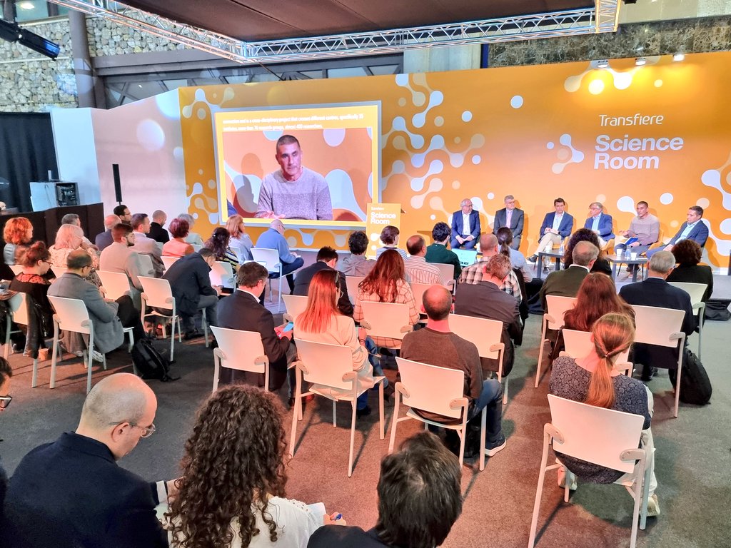 ForoTransfiere's tweet image. ➡️ Mucha expectación en el "Science Room" de #Transfiere para el panel "Soberanía de los datos: Inteligencia Artificial y Big Data".

🗣 Con la participación de @PONS_IP, @intaespana, @AgenciaDigAnd, @IIIACSIC y #CEFCA.