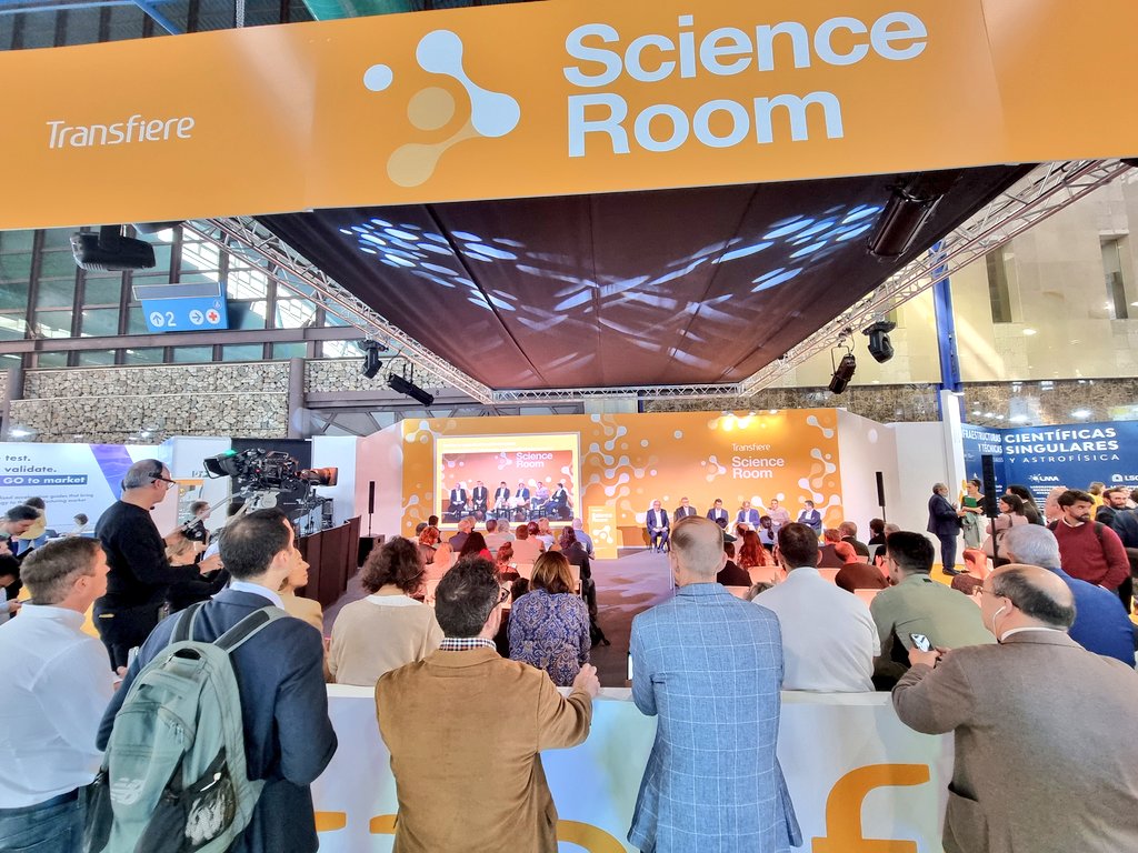 ForoTransfiere's tweet image. ➡️ Mucha expectación en el "Science Room" de #Transfiere para el panel "Soberanía de los datos: Inteligencia Artificial y Big Data".

🗣 Con la participación de @PONS_IP, @intaespana, @AgenciaDigAnd, @IIIACSIC y #CEFCA.