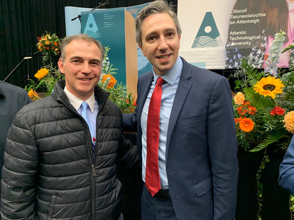 I believe Simon Harris TD is the best person to lead the Fine Gael party. In every ministerial role he has held,He has excelled. His energetic, effective, and down-to-earth qualities would make him an excellent leader. @OceanFmIreland @radiomidwest @SligoChampion @SimonHarrisTD