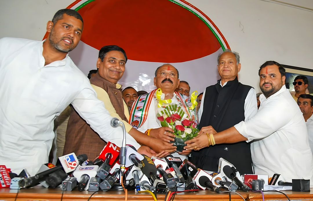 Ashok Chandna (@ashokchandnainc) on Twitter photo "याचना नहीं अब रण होगा, संघर्ष महाभीषण होगा"
न्याय की इस लड़ाई में श्री प्रहलाद गुंजल जी का कांग्रेस पार्टी परिवार में दिल से स्वागत एवं अभिनन्दन l <a href="/PrahladGunjal/">Prahlad Gunjal</a> "याचना नहीं अब रण होगा, संघर्ष महाभीषण होगा"
न्याय की इस लड़ाई में श्री प्रहलाद गुंजल जी का कांग्रेस पार्टी परिवार में दिल से स्वागत एवं अभिनन्दन l <a href="/PrahladGunjal/">Prahlad Gunjal</a>
