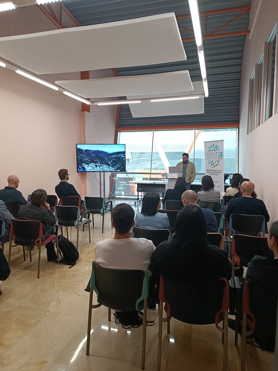 Miguel Ángel Lara, coordinador de GO Forestal, ha presentado nuestro proyecto y los avances que hemos hecho a los asistentes a la jornada.