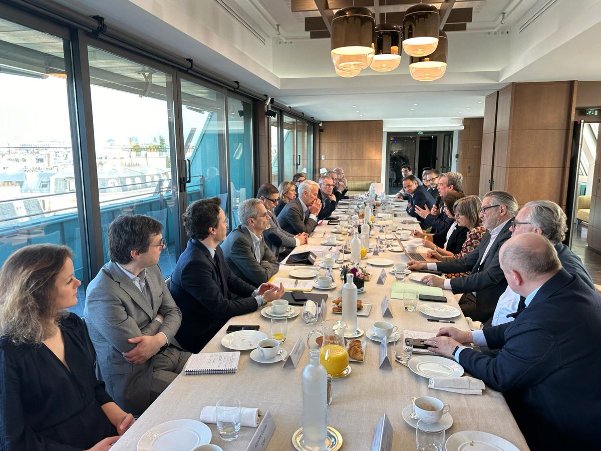 Les acteurs de la #construction, parties prenantes de la transition écologique, ont échangé ce matin au @Medef sur les prochaines échéances et les mesures attendues dans un contexte d’effondrement de la production et d’augmentation des défaillances d’entreprises. @AllianceMetaux…