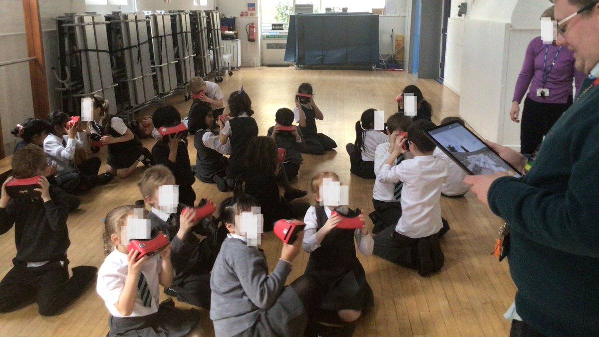 We had lots of fun exploring space, landscapes and different time periods through @redboxvr with @EPFirstSchool yesterday! 
Thanks @Graemelawrie84 for loaning these sets 😎