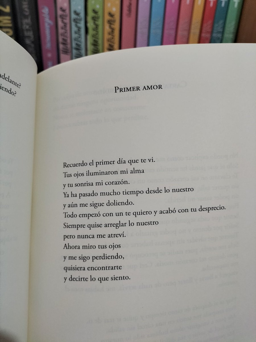 desiredarkbea's tweet photo. ¡Feliz día de la poesía!
Os dejo por aquí "Primer amor" de mi poemario "Abrázame de nuevo y esta vez no me sueltes". 
Si queréis saber porque es tan especial para mí está poesía, os invito está tarde a la presentación en casa de cultura en Daimiel a las 19:00 😘💜 https://t.co/oliDr2gvVr
