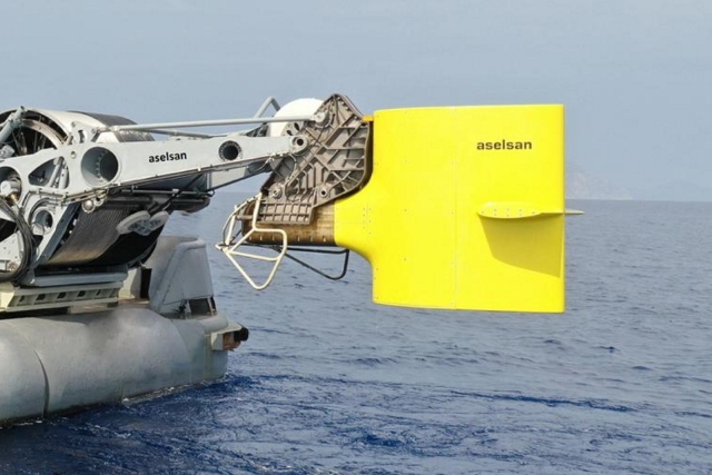mohamme43370656's tweet photo. Aselsan Presents Turkey’s First Anti-Submarine Sonar
https://t.co/IQGcp2kguL
#Turkey #Aselsan #antisubmarinewarfaresonar #DÜFAS #Powhatanclassfleetoceantug #A590 #TCGInebolu #sonarsystem #torpedoes #CW #FM https://t.co/nabY7VavfA