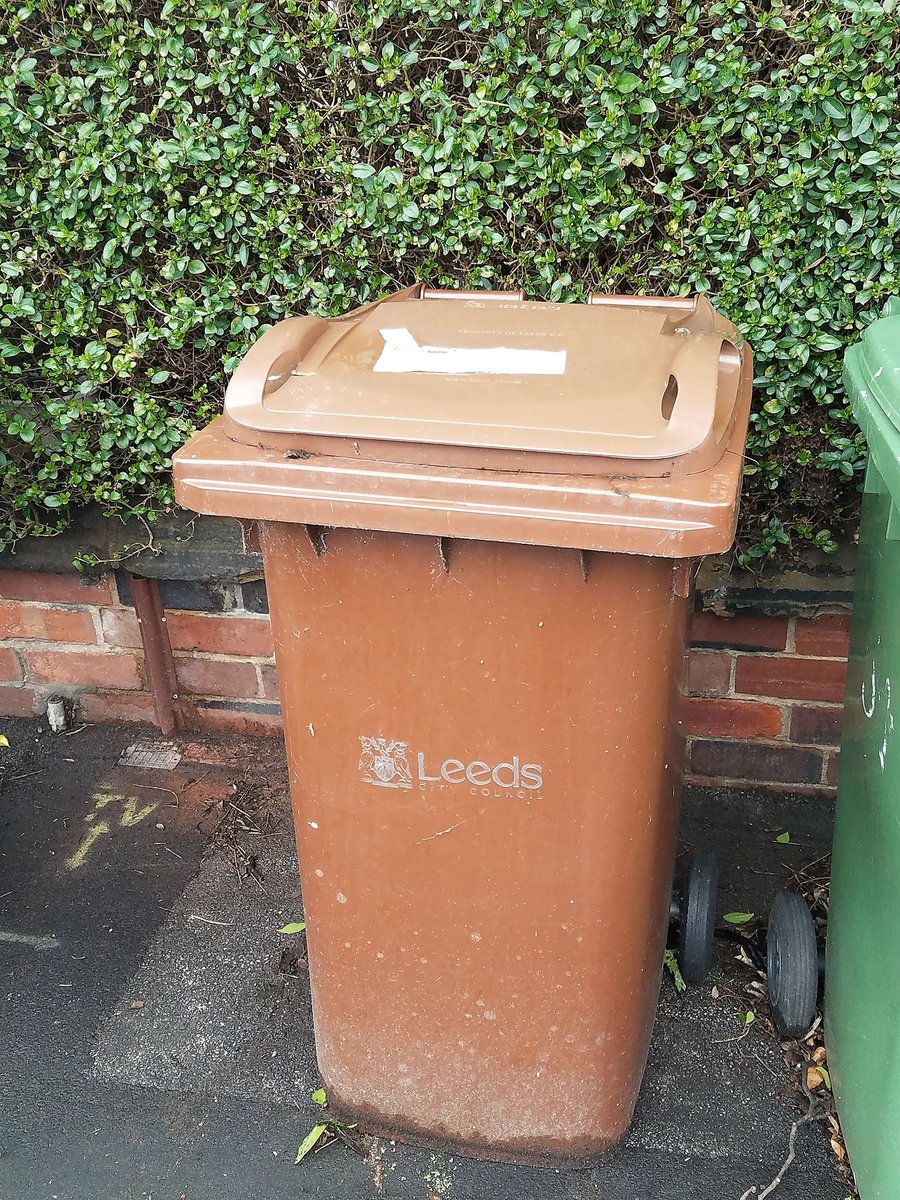 Brown bins are coming out of hi-bin-ation in April! To check your collection days 👉 leeds.gov.uk/mybinday 📲 or download the Leeds Bins App! android 🤖 orlo.uk/Android_CjQ3H apple 🍏 orlo.uk/Apple_WK9DR