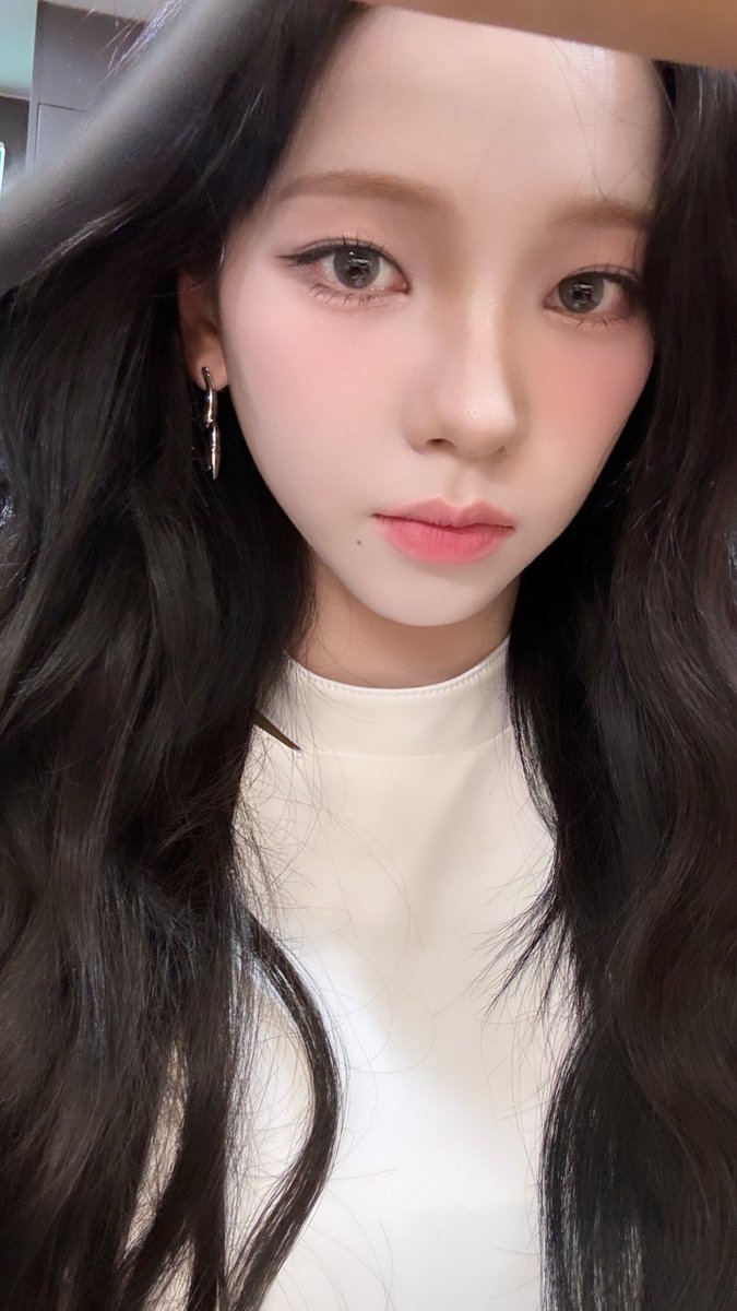 꺄 어제 셀카 넘 예뿌 🥺