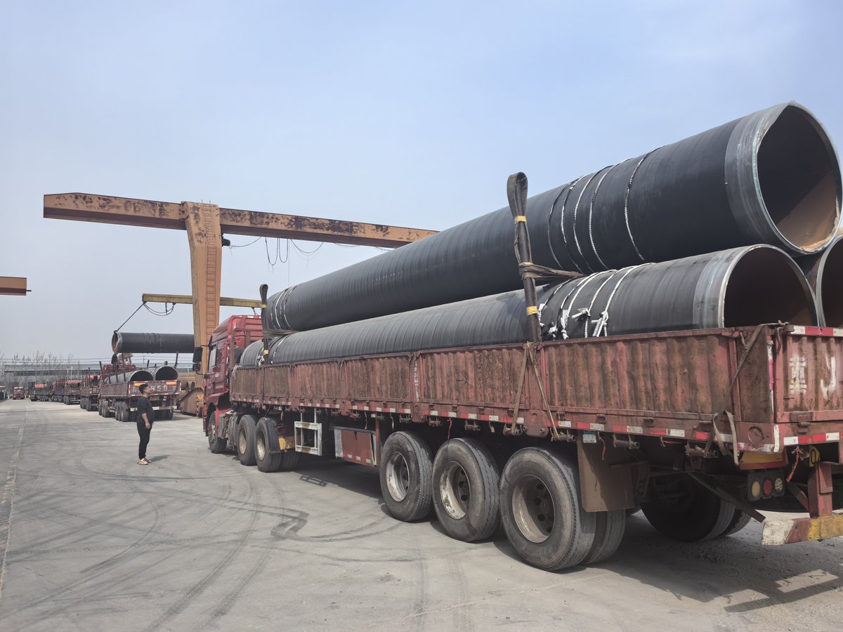 lsawpipes's tweet photo. SAWL STEEL PIPE WITH 3PE COATING READY FOR DELIVERY. https://t.co/8OJpfMEzea