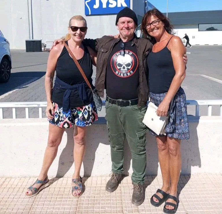 clockspert's tweet image. Car broke down..n332 bikers to the rescue