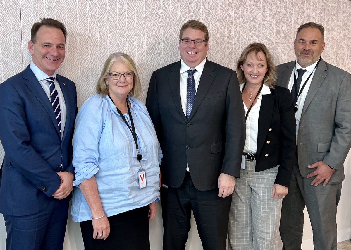 Our Acting CEO Julie Blackburn joined with @SWSPHN Chair Dr Matthew Gray OAM, @AdelaidePHN CEO Michelle McKay and @MurrayPHN CEO Matt Jones for a productive meeting with Australian Government Department of Health and Aged Care (@healthgovau)  Secretary Blair Comley PSM (centre)