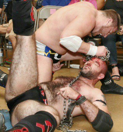 wresadam's tweet photo. Pro Wrestling Chain Brutality - Love it!
#prowrestling #gay #muscle #hot #suffering #brutal #brutality #wrestlers #hardcore #chainmatch https://t.co/4qBWKZIh7B