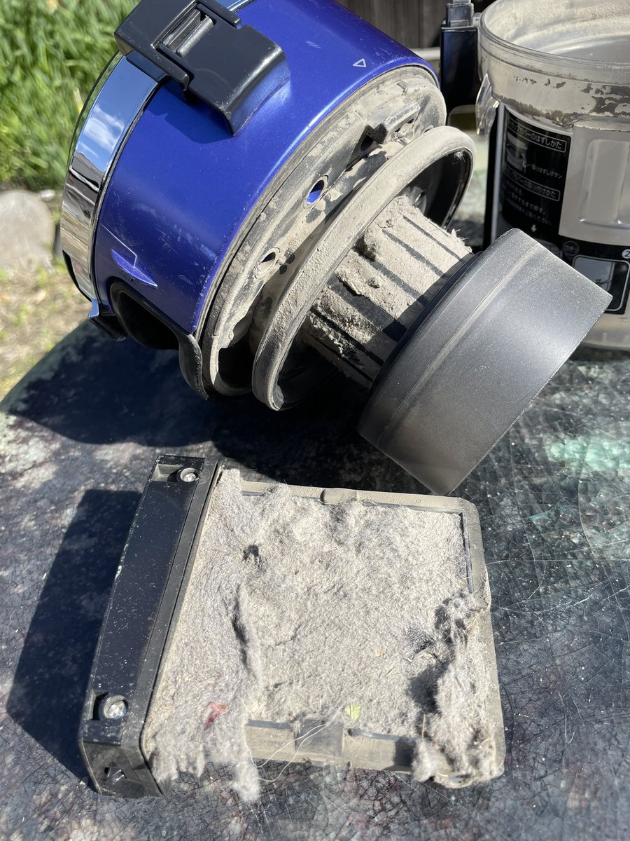 miki964's tweet photo. たまにおかんの掃除機借りると必ず窒息してて不憫でたまらん。警告音気にならんのかな…。 https://t.co/BWlwYueMMe