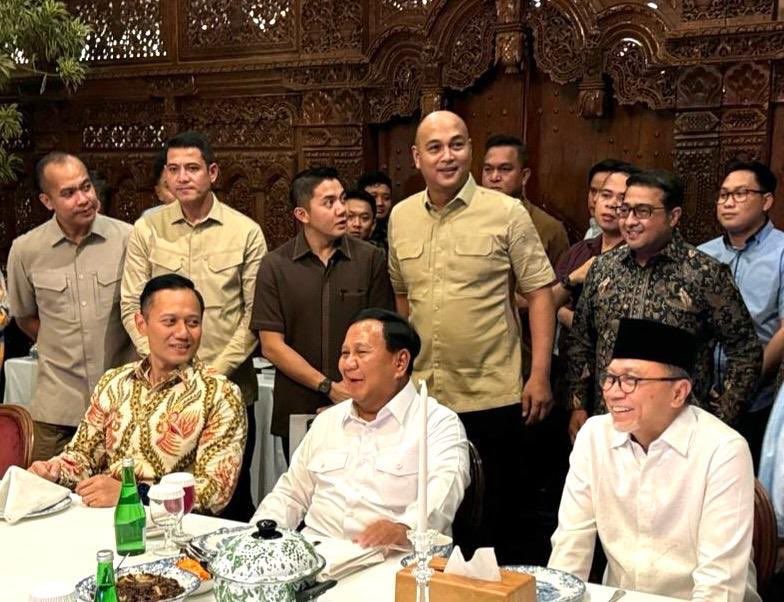 Pelan tp pasti si Samsul mulai “dicampakkan” sperti yg pernah awak cuit tempohr, dia dimanfaatin hanya demi meraih suara pendukung bpknya.

Klo ga percaya klen tunggu aja!🤣🤣🤣