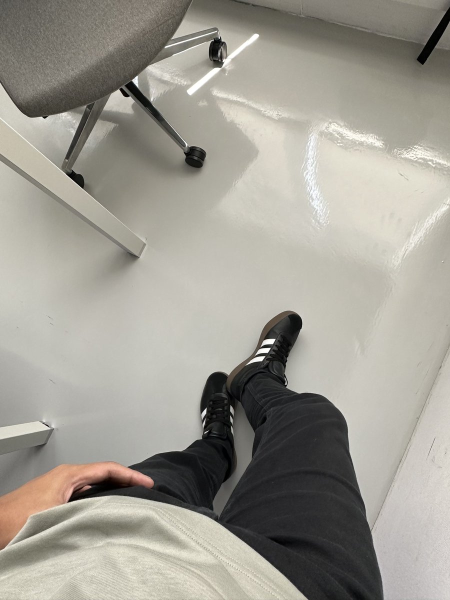 Kalimasada97's tweet photo. Adidas Samba hitam, infokan skena terdekat 🙏🏻 https://t.co/XU1p2cxfUl