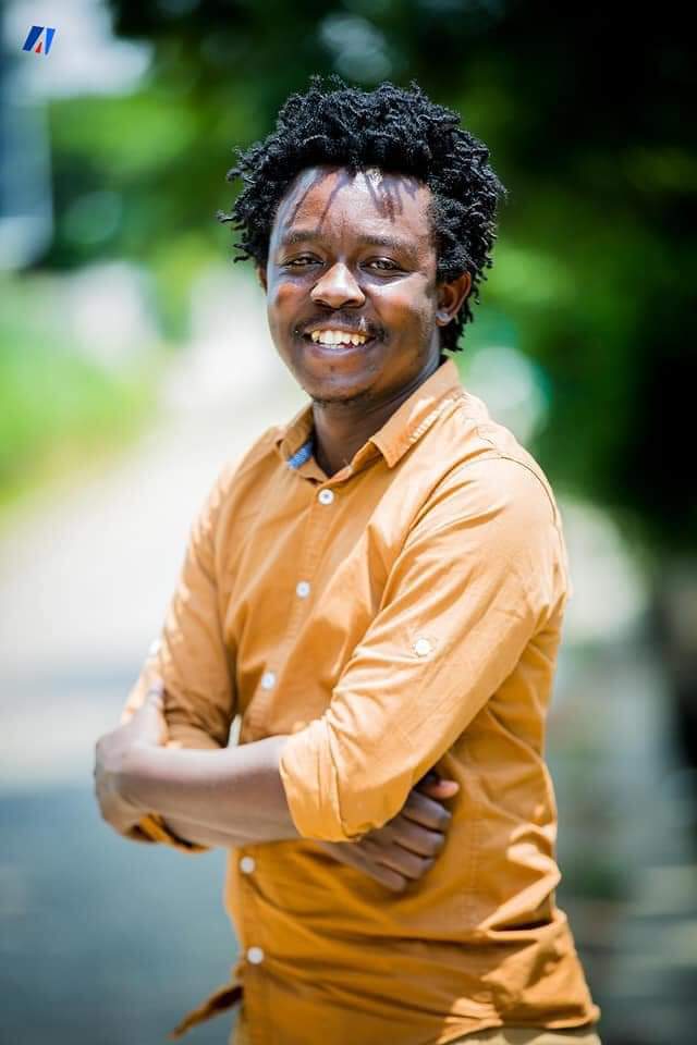 Muhiresaka's tweet photo. Igīre mwene wa' ... Ntupfuye, uryamiye ukuboko kw'abagabo. https://t.co/C6Lvy8K5et