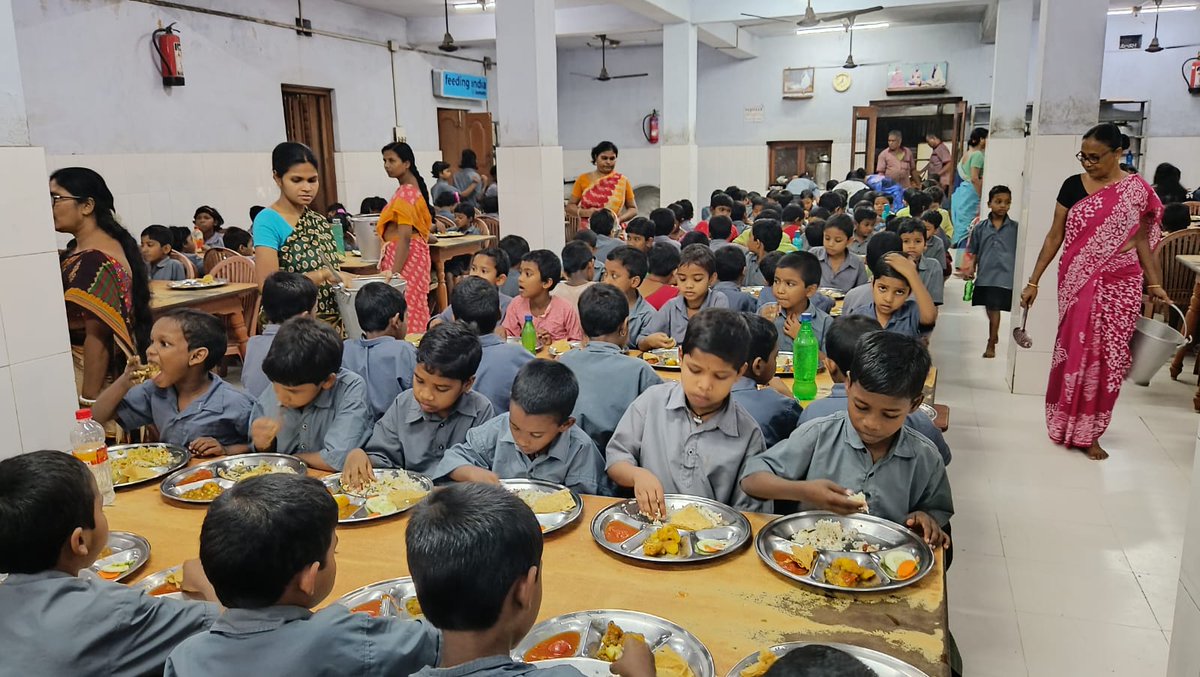 We would like to express our appreciation and heartfelt gratitude to Feeding India for playing a crucial role to serve 4 meals per day to girl resident children of Parivaar in Bengal.
#parivaar_residentials #FeedingIndia #DailyFeedingProgramFI #ChildNutrition