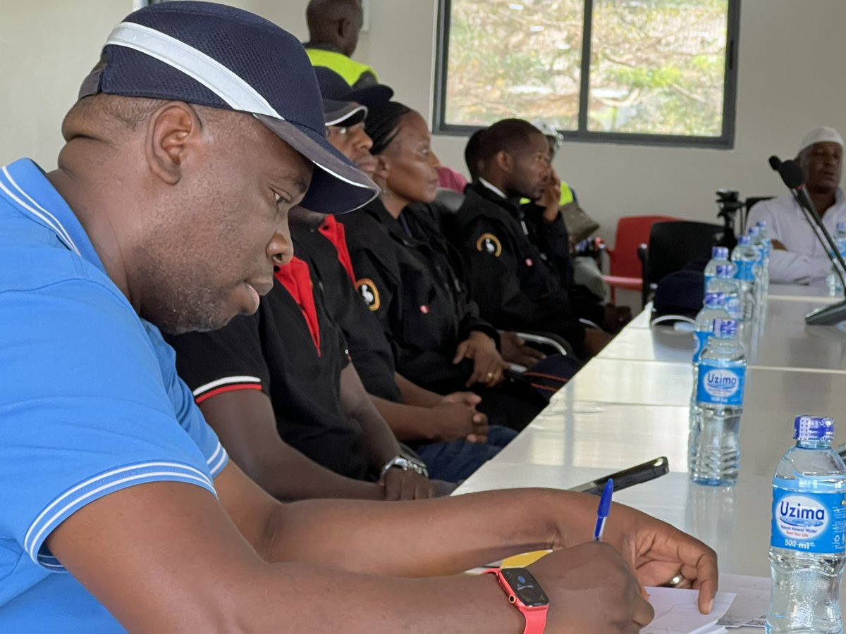MarthaByabagamb's tweet photo. News RoundUp!

yesterday Minister for @STIsecretariat Hon. @DrMusenero together with her technical team passed out a 54 of the 100 cohort trained professional electric bus operators of the made in Uganda passenger buses attached to @KiiraMotors  Corporation.
#EBusOperatorSkilling https://t.co/bJxwGxx72I