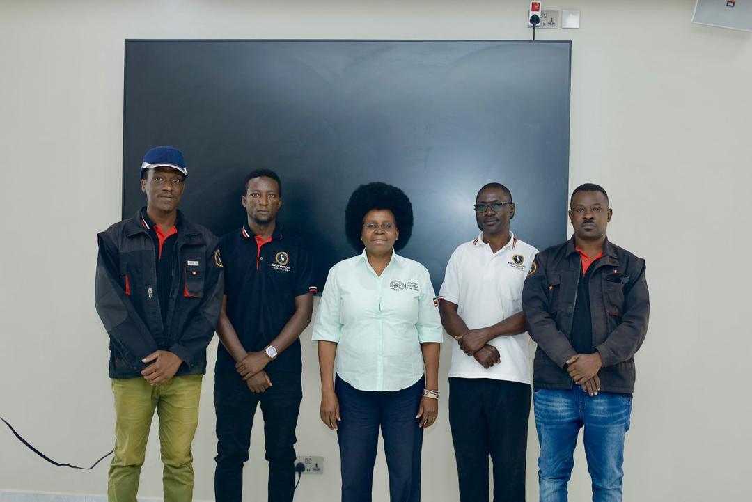 MarthaByabagamb's tweet photo. Yesterday Hon. Minister of @STIsecretariat @DrMusenero  conducted the graduation ceremony of the e-bus Operators at Luwero Industries Ltd in Nakasongola.

The Fifty three drivers that graduated are now experts in operating Electric Buses built in Uganda.

#EBusOperatorSkilling https://t.co/iUD88SkqyK
