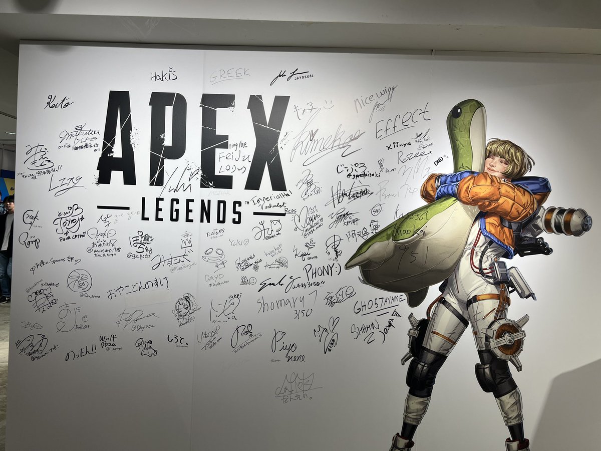 m1k4N_AquaRiuM's tweet photo. APEXMuseum POPUPストアに行ってきた！！！
スパレジェめちゃくちゃかっこよかった！

 #ApexMuseum https://t.co/8DsAR2LQ07
