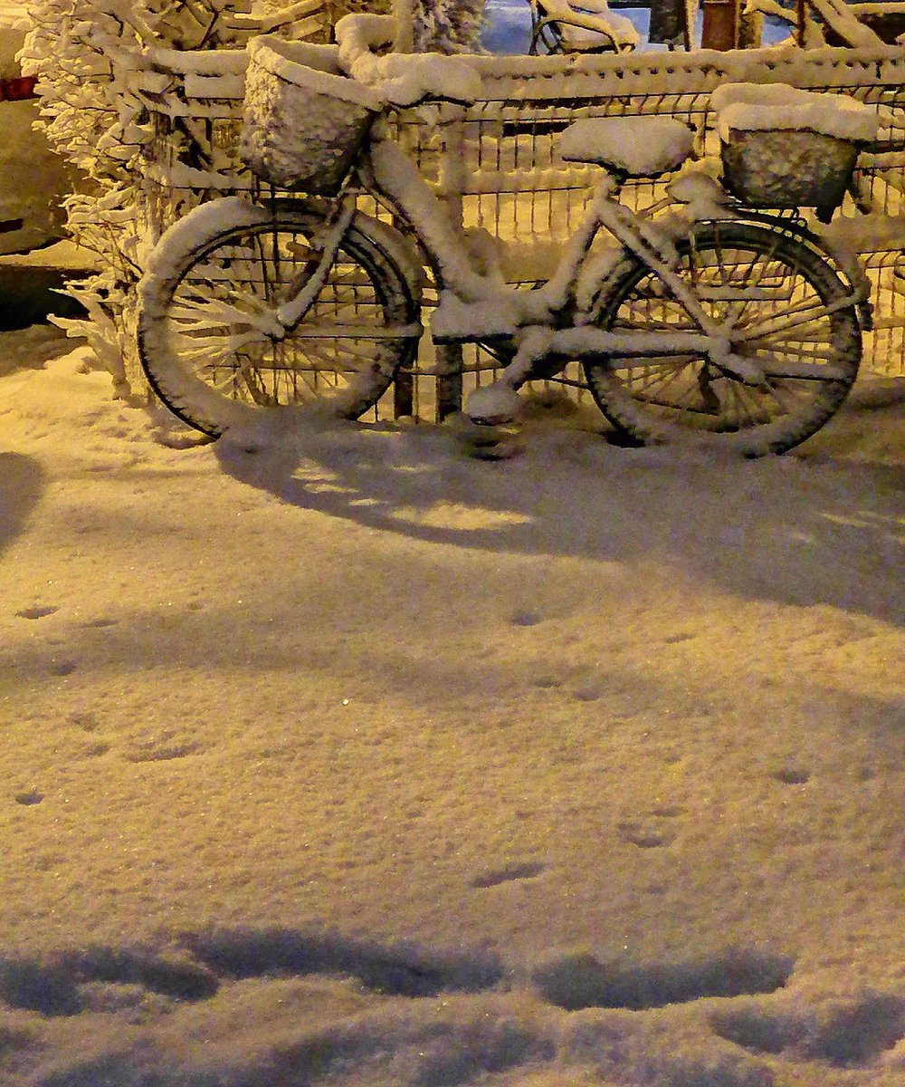 GuideToRomania's tweet image. Snow bike? [buff.ly/44amYZL] #DraculaLand #Romania #Bucharest #winteriscomming #snow #beautiful