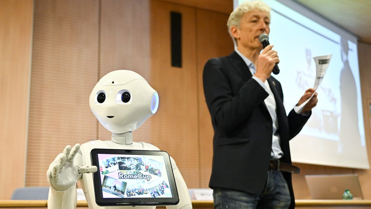fmdigitale's tweet photo. Tra qualche ora inizia la 2ª giornata di #RomeCup2024. Ecco il programma di oggi a @unitorvergata https://t.co/YYJiWvbx08
#hackathon #contestcreativi #gare #braccirobotici #superteam
In serata ci spostiamo in Campidoglio per scoprire "Le meraviglie dell'intelligenza artificiale" https://t.co/CdOpf8O6YC