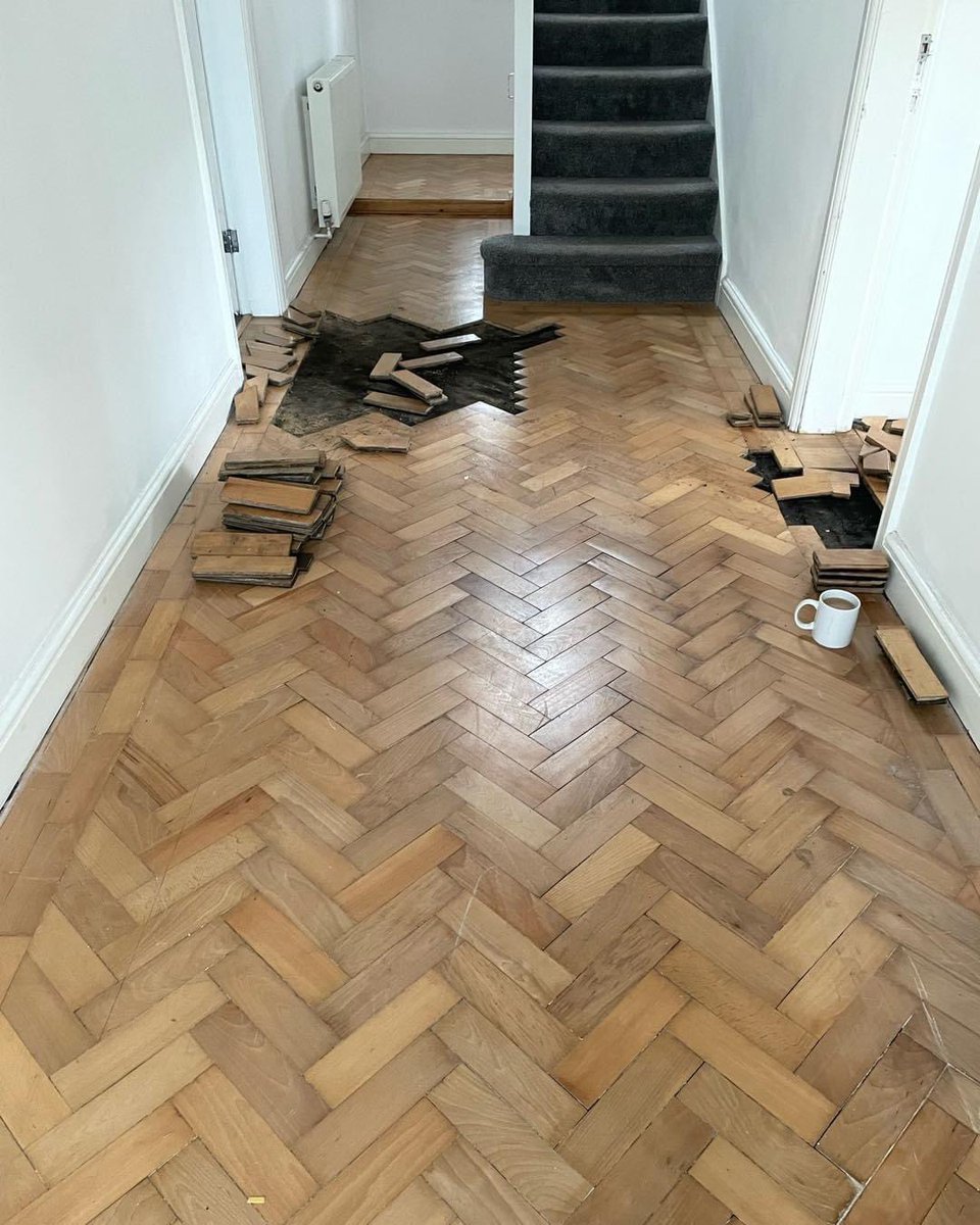 wfsnorthwales's tweet photo. Beech Parquet flooring to this lounge and hall. It needed some block repairs, then a sand and seal. Finished with a Berger-Seidle lacquer.  Happy customer and a happy team
#floorsanding 
#hall 
#lounge 
#dustfree 
#restoration 
#renovation 
#wood 
#flooring 
#abergele
#northwales https://t.co/ZoiZFEfgJI
