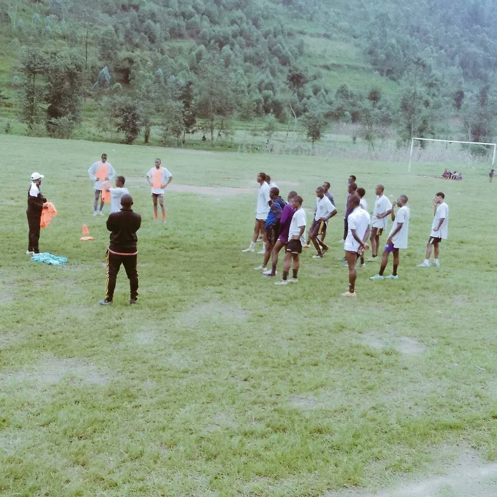 AgahozoK's tweet photo. 21/03/2024
Good morning Tsinda-batsinde family!
Today, as usual, our lovely team is training for Day 4, preparing to play against the #Intare this weekend. We beat them many times, this weekend come out in droves to support our boys. #TBFA https://t.co/pJu3EcuD5N