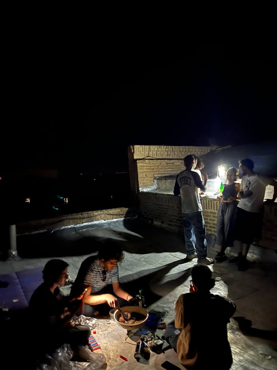 aria_modaber's tweet photo. سال پیشم یکی از خوش فاز ترین سالای جهان بود. https://t.co/zvBaic2xAU