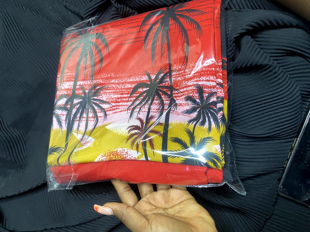 beaubelle_phab's tweet photo. Fabric type: crepe, silk, chiffon combo
Price: 6500 to 7500 per set (2 yards each) 
😍
😍
😍
Style suggestions :
kimono 2pcs, trouser,dress etc
😍
Don’t forget to turn on notifications for posts 
😍
Ready for immediate delivery 🚚 
😍
Send a DM or call to order
#fabric https://t.co/4cH3RVrnkY