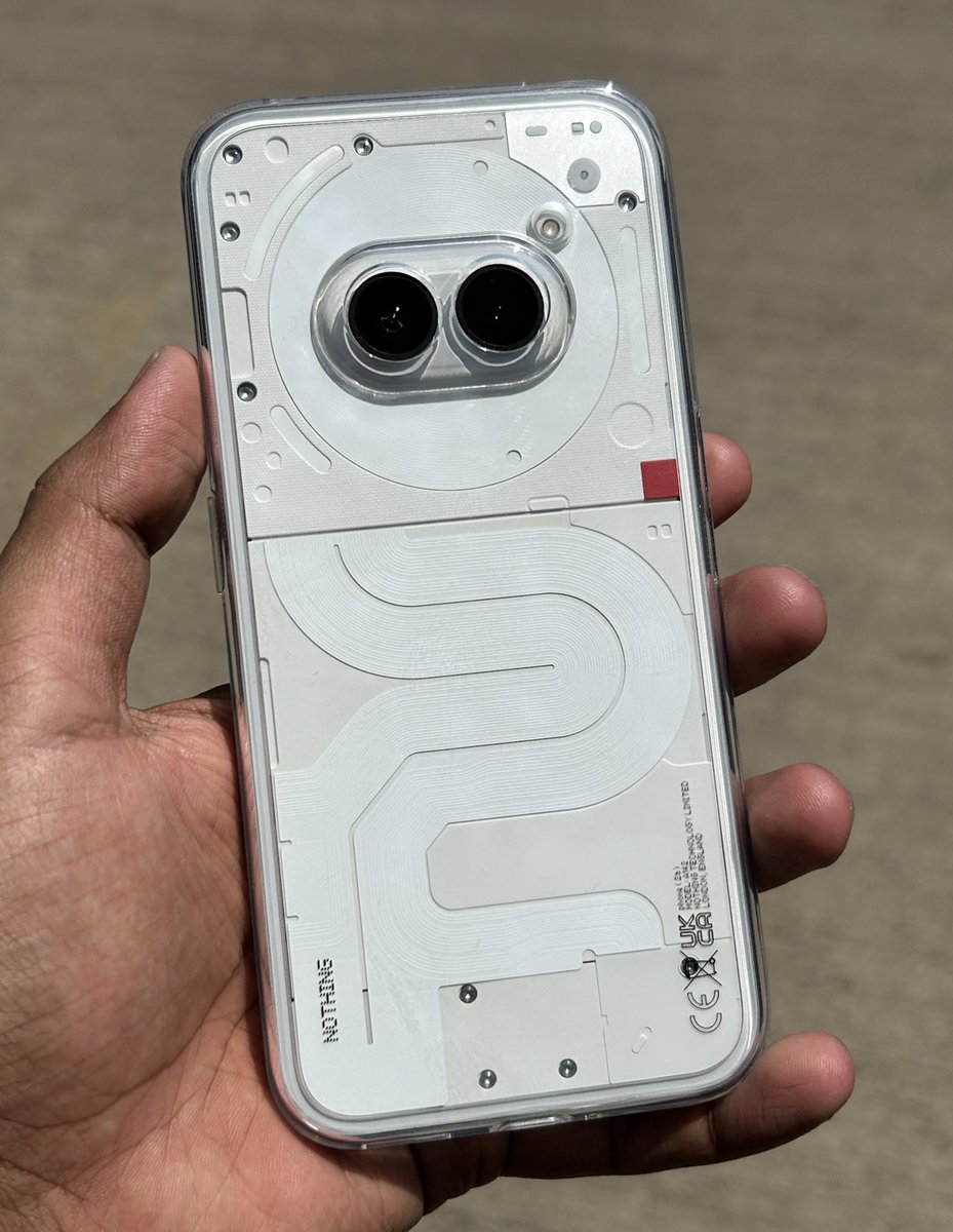 How many of y’all use a clear case? 👀