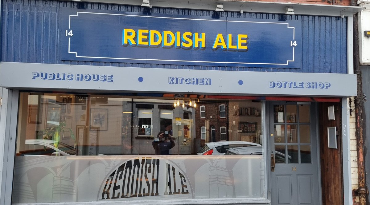 Yesterday, I was pleased to deliver beer to two of the Best Pubs and Bars in Stockport. I had a lovely chat with the guys at @reddishalesk5 and I'm looking forward to going back and enjoying a beer with them. 

#Stockport #RealAle #CraftBeer #CraftBeerUK #UKPubs