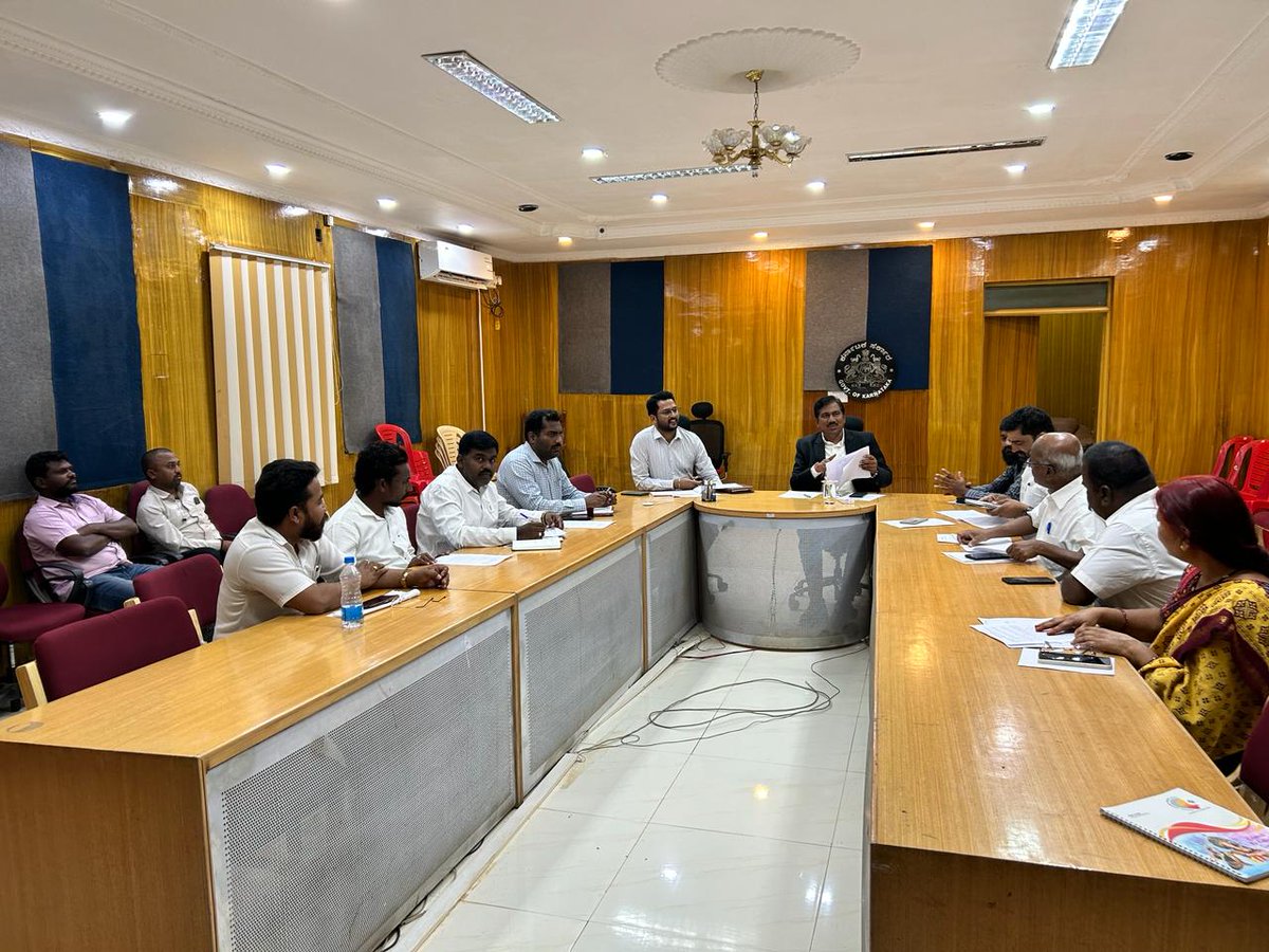 DEOBIDAR's tweet photo. Deputy Commissioner sir conducted meeting with political party https://t.co/xYry8IRST4