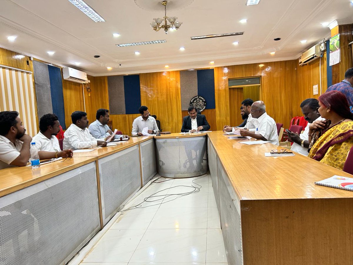 DEOBIDAR's tweet photo. Deputy Commissioner sir conducted meeting with political party https://t.co/xYry8IRST4