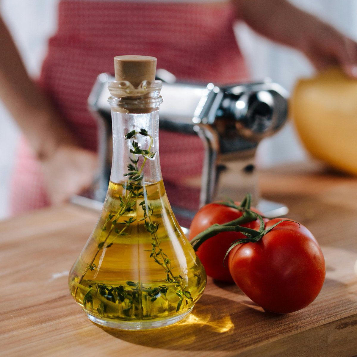 Accredited Practising Dietitian Stefanie Valakas, suggests that EVOO is the best oil to include in the diets of those with endometriosis, compared to other commonly used cooking oils, thanks to its higher quality fat profile and antioxidant properties. 

bit.ly/3uT8SA8