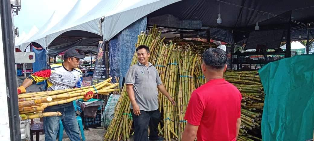 FAMA_sarawak's tweet photo. 21 Mac 2024 | Khamis | Sibu
Penghantaran komoditi tebu kepada pelanggan sebanyak 4,755 kg.

Kepada usahawan/peniaga setempat yang ingin mendapatkan bekalan boleh berhubung dengan kami.

“𝐈𝐍𝐓𝐄𝐆𝐑𝐈𝐓𝐈 𝐃𝐀𝐍 𝐈𝐍𝐊𝐋𝐔𝐒𝐈𝐕𝐈𝐓𝐈 : 𝐏𝐄𝐌𝐀𝐂𝐔 𝐊𝐄𝐉𝐀𝐘𝐀𝐀𝐍” https://t.co/rY9UhfBNhH