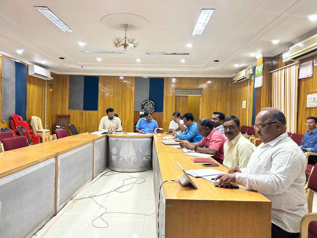DEOBIDAR's tweet photo. Deputy Commissioner sir conducted video conference to AROs, AEROs &amp; Election branch... https://t.co/bf2gP4ws3L