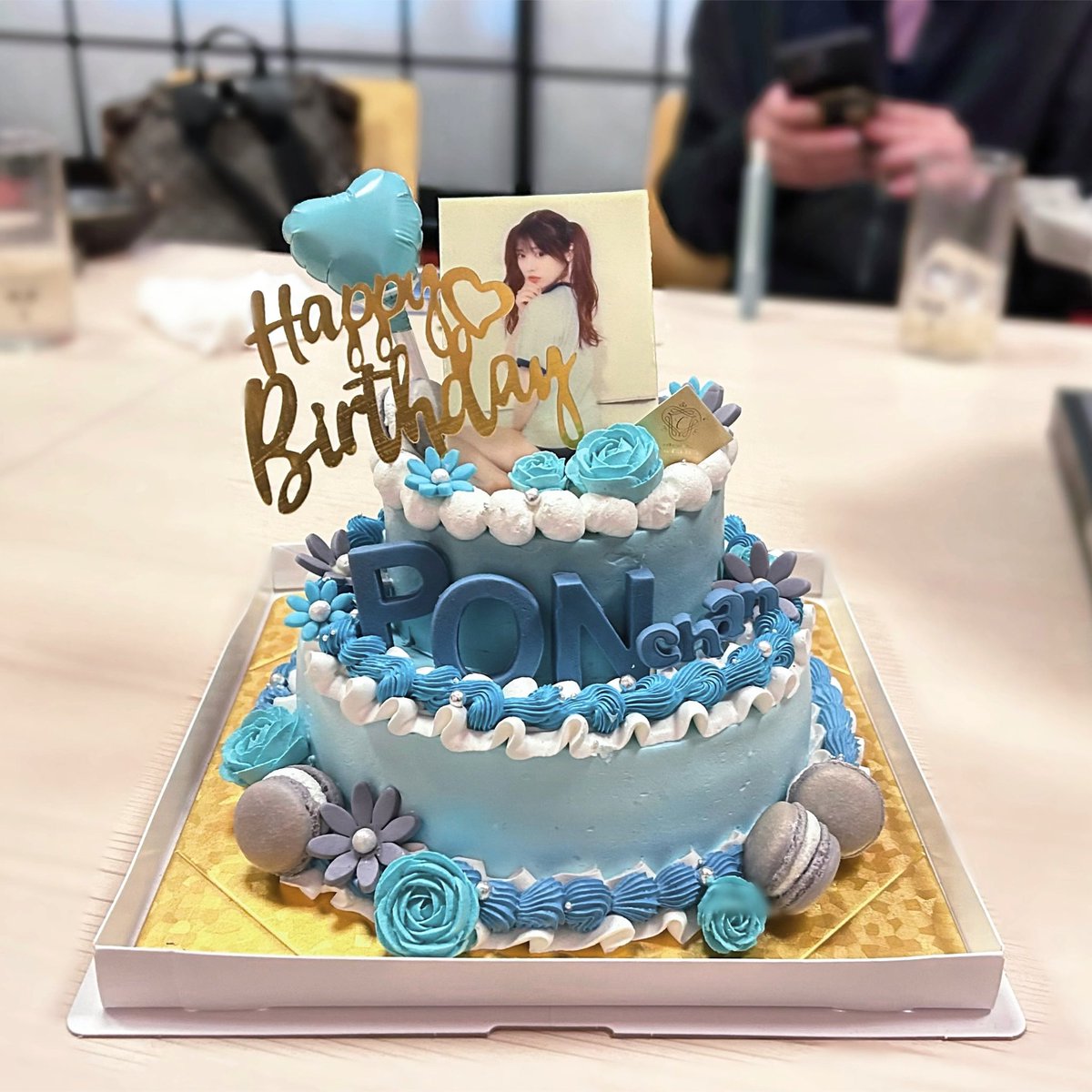 大好きなメンバーと
お誕生日の瞬間過ごした🩵
27歳、最強になる気しかしない🩵
本当にありがとう！！！🩵 https://t.co/4A1dPNgsO5