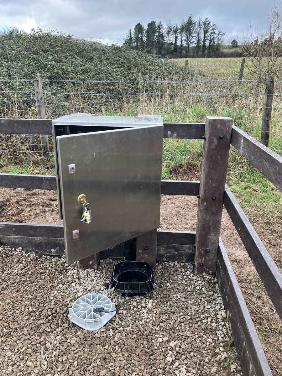 xrunnerwill's tweet image. Another Top Job almost finished courtesy of our brilliant @DCfieldteamsEA colleagues

Trewoon raingauge completely overhauled with new compound and telemetry enclosure

Important resilience improvements to maintain this key flood warning and forecasting raingauge