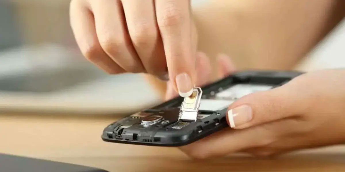 Dinasuvadu's tweet image. ஜூலை 1 முதல் சிம் கார்டு விதிகள் மாற்றம்… TRAI கொடுத்த முக்கிய அறிவிப்பு!

Read More - dinasuvadu.com/change-in-sim-…

#SIM | #Simcardrules | #TRAI