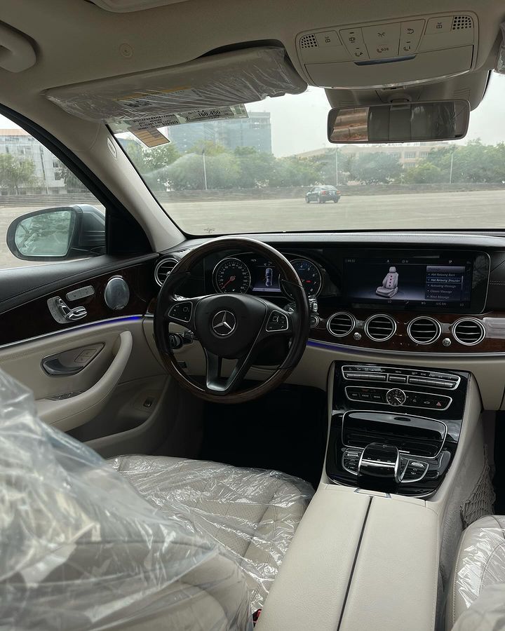 Auto_poacher's tweet image. 2017 MERCEDES BENZ E300 ( CLEAN TITLE )

FULL OPTION WITH MASSAGE SITS 

AVAILABLE FOR PURCHASE 💼

👜 ₦47,500,000

☎️ 07062310231

#abuja #mercedes #eclass