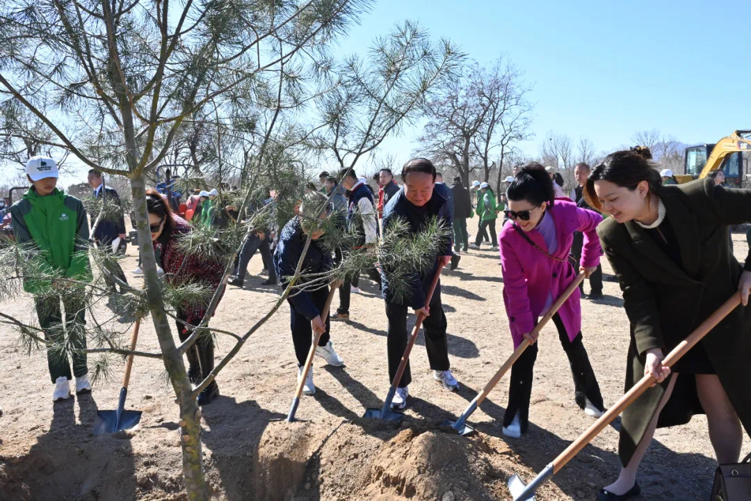 ReignwoodGroup's tweet photo. The annual public tree planting event at Reignwood Pine Valley was held on March 20th. The new theme is 'New Opening to the new greenery' - An ecological answer sheet of 30 Years", co-sponsored by Reignwood Group and Reignwood Culture Foundation. https://t.co/chNonMVSmf
