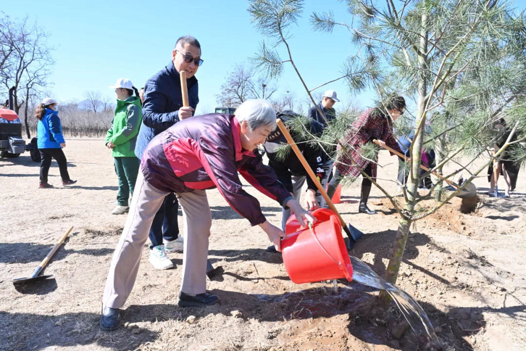ReignwoodGroup's tweet photo. The annual public tree planting event at Reignwood Pine Valley was held on March 20th. The new theme is 'New Opening to the new greenery' - An ecological answer sheet of 30 Years", co-sponsored by Reignwood Group and Reignwood Culture Foundation. https://t.co/chNonMVSmf