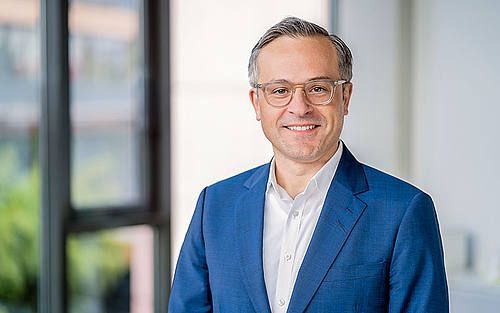 Dr. Thomas King ist Chief Technology Officer (CTO) und Vorstandsmitglied der DE-CIX Group AG und erläutert im Interview, weshalb Interoperabilität im #Cloud-Segment so wichtig ist. 
buff.ly/4akzAAL