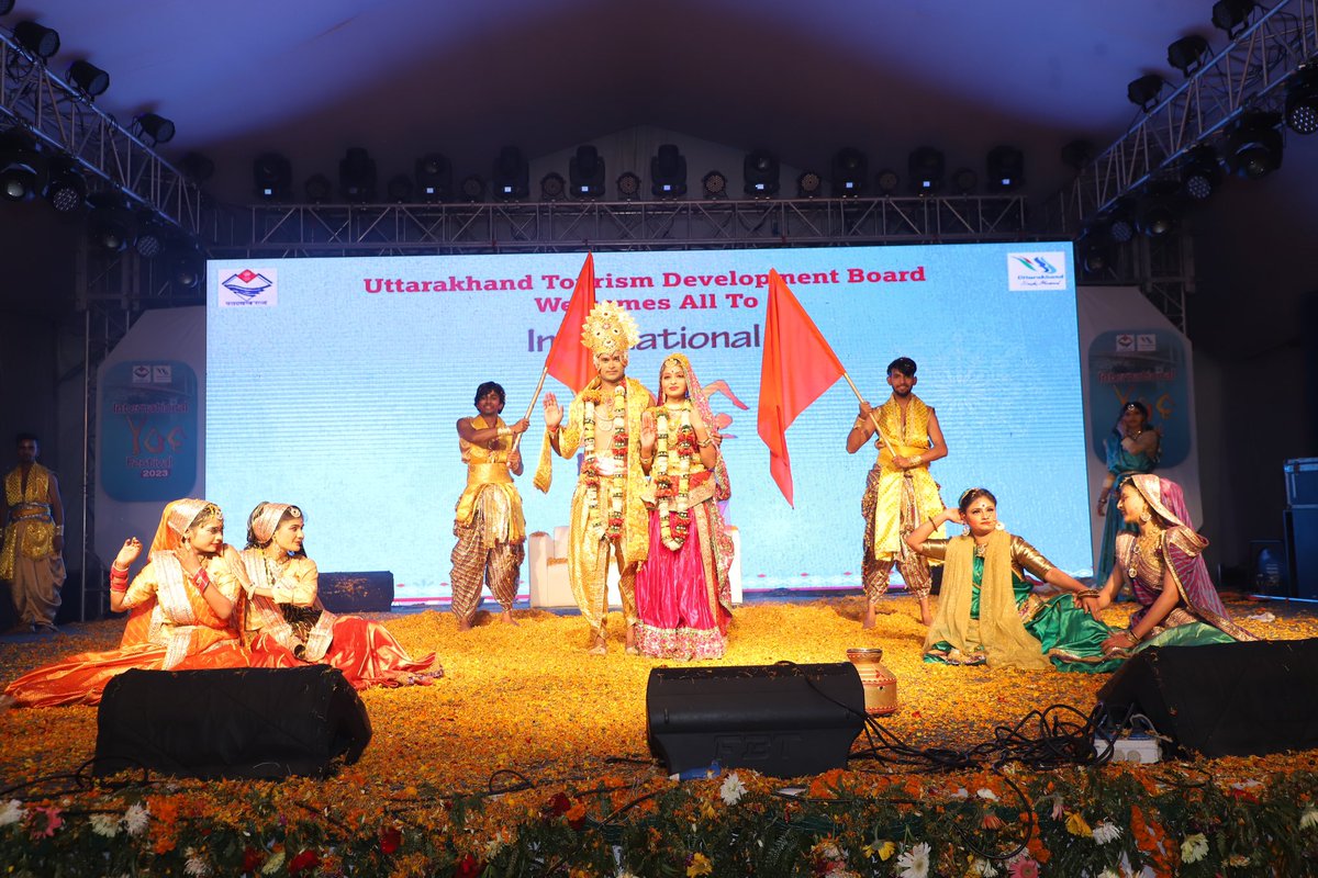 The vibrant Barsane Holi celebrations at the #Rishikesh International Yog Festival 2024! Immerse yourself in a kaleidoscope of colors, traditions & Yog! 📍Ganga Resort (GMVN) & Yog Bharat Ghat, Rishikesh #Uttarakhand #Uttarakhandtourism #internationalyogafestival #Yog