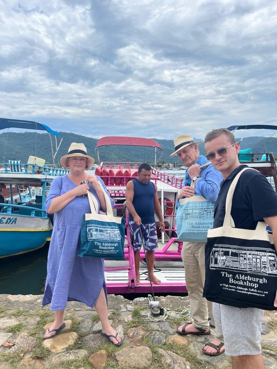 The @aldebooks bags out in force ⁦@flip_se⁩ in #paraty with ⁦@ColombeSchneck⁩